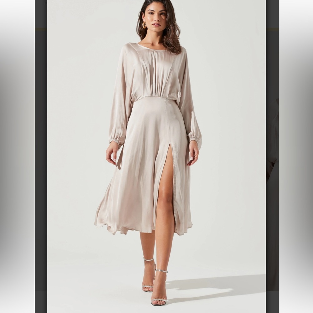 ASTR Champagne Marin Dolman Sleeve Midi Dress